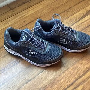 Gravity Defyer Might Walk Gray 9m women’s